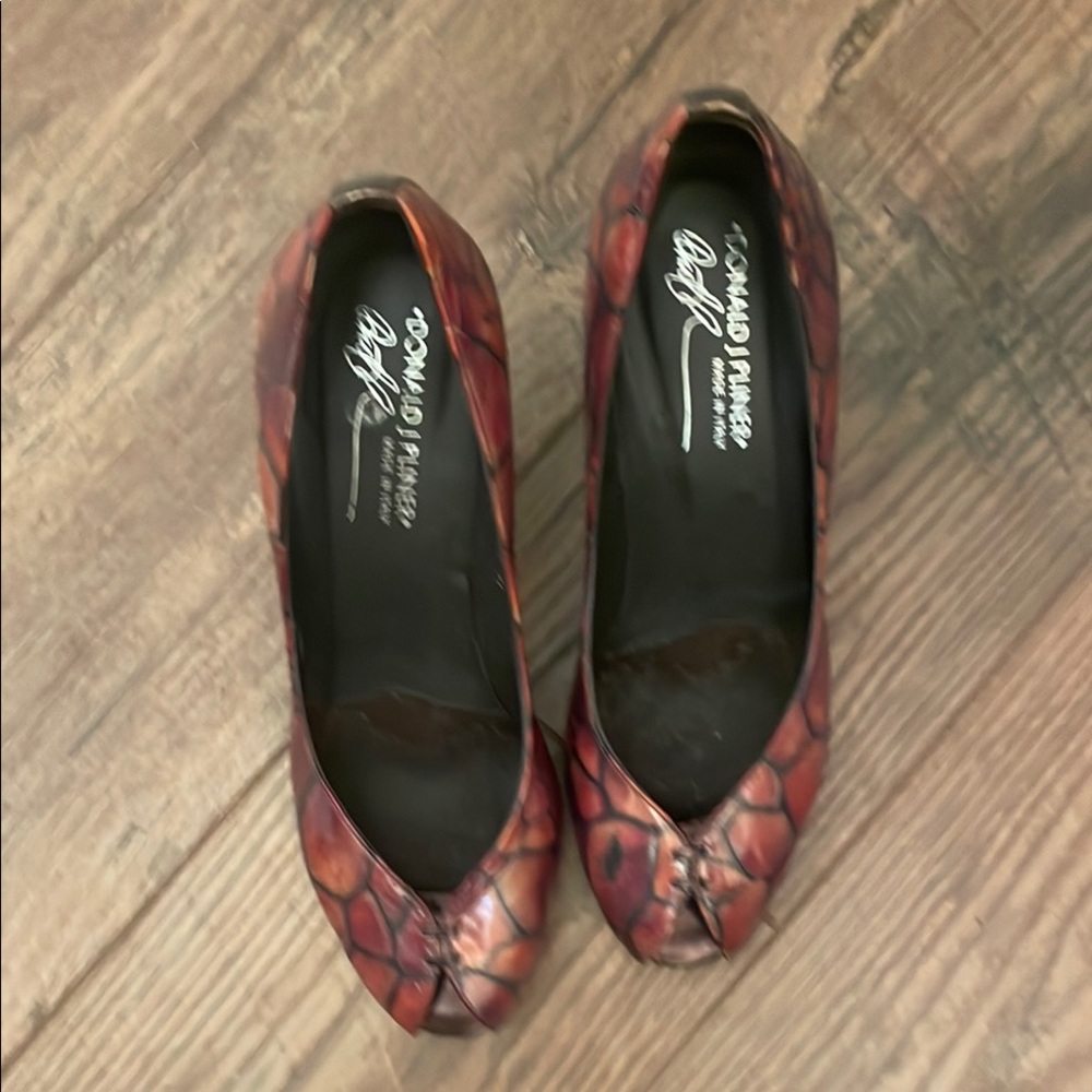 Donald J. Pliner Brown Heels Elegant Design